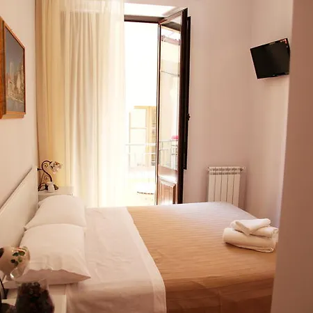 Alojamento de Acomodação e Pequeno-almoço Duomo Di Taormina