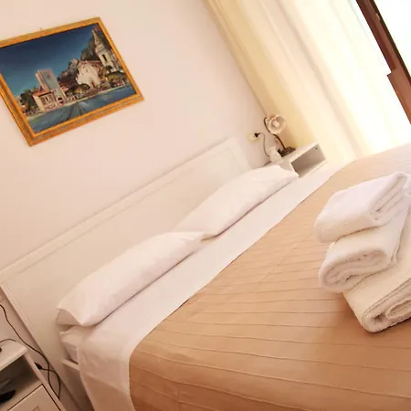 Alojamento de Acomodação e Pequeno-almoço Duomo Di Taormina